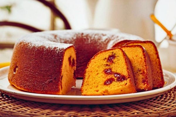 Bolo de Fubá com Goiabada