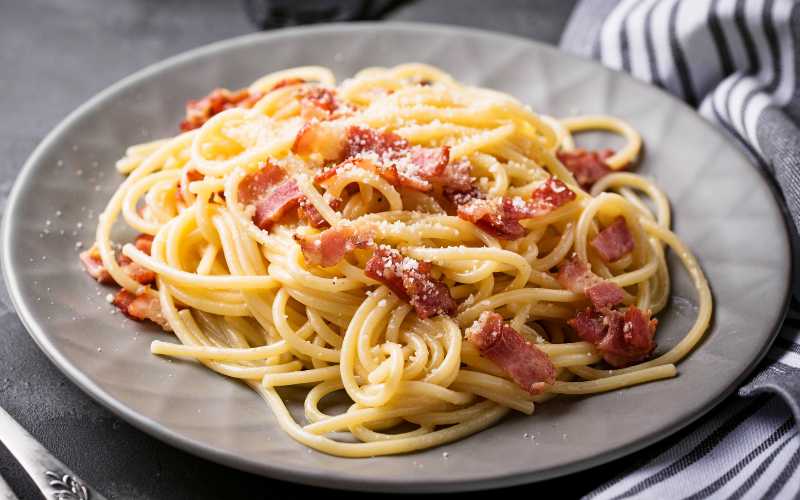 Macarrão à carbonara Uma delícia caseira