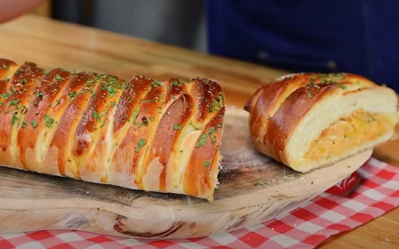 Pão Recheado com Frango e Requeijão