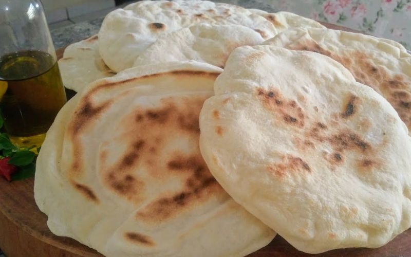 Pão Sírio com Alho e Manteiga