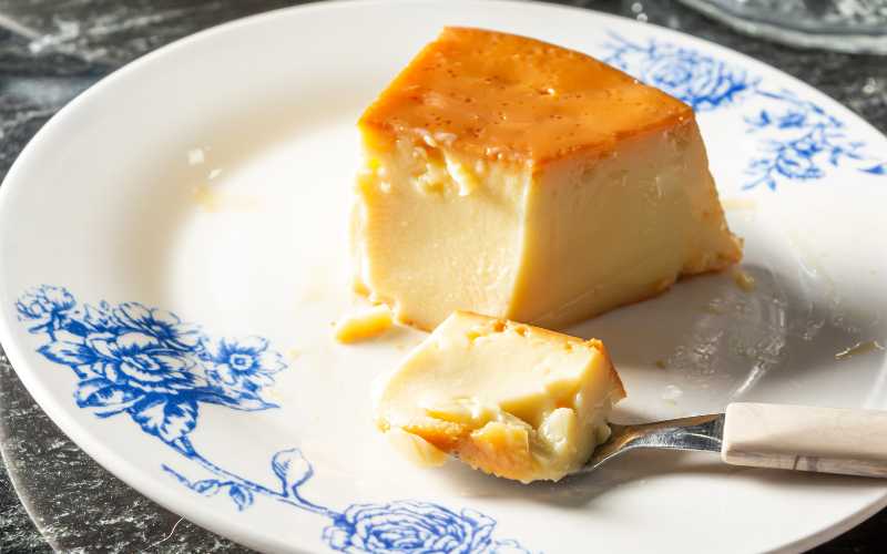Por que é importante cozinhar o pudim em banho-maria
