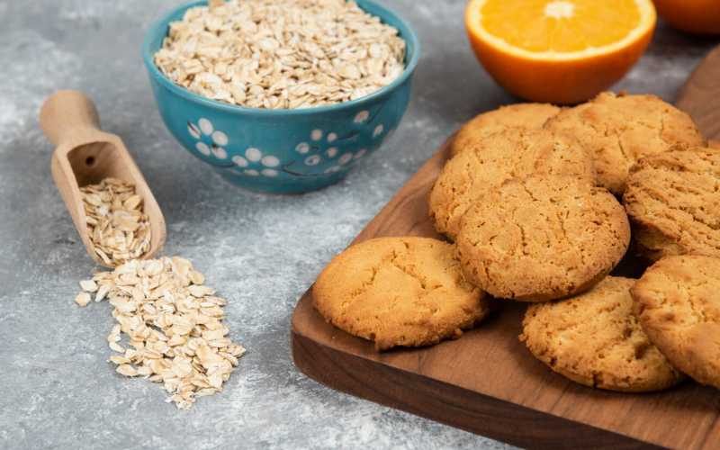 Quais são os ingredientes utilizados em um bolinho de aveia fit