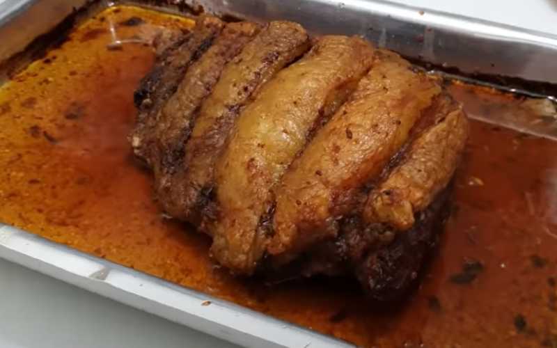 Qual é a melhor maneira de cortar a picanha assada na manteiga verde