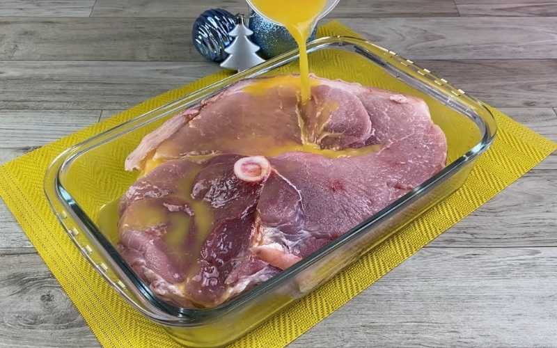 Pernil Assado Com Suco de Laranja