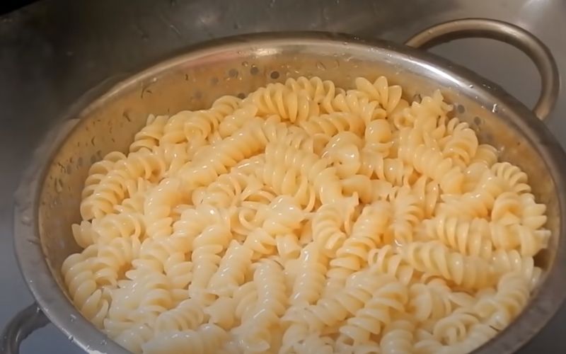 Preparar a Salada de Macarrão