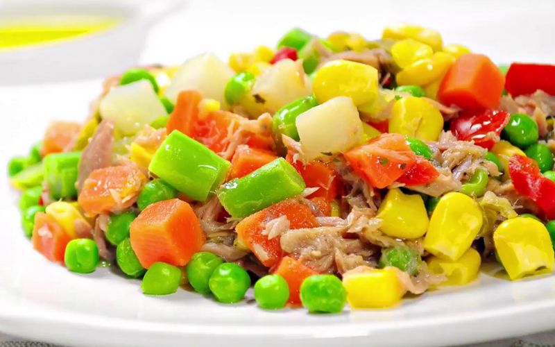 Salada de Atum com Legumes - Receita Fit