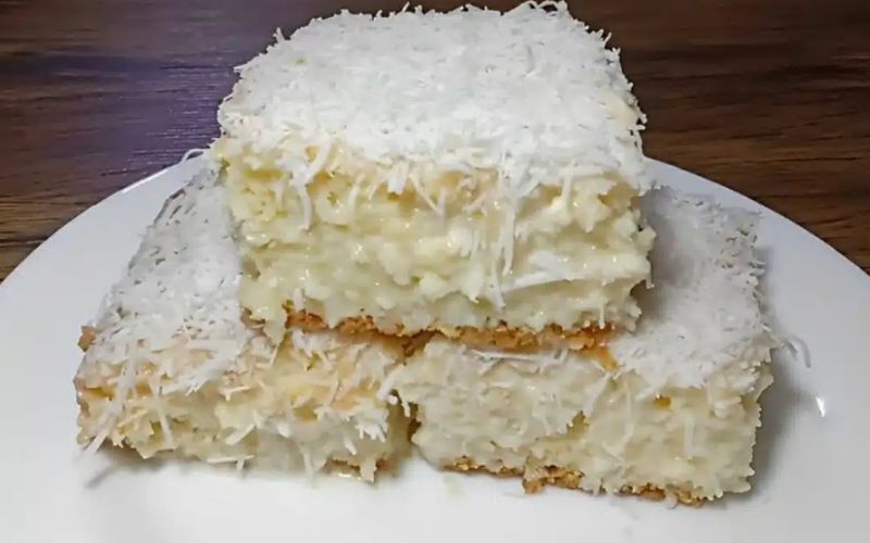 Bolo de coco gelado simples bem molhadinho