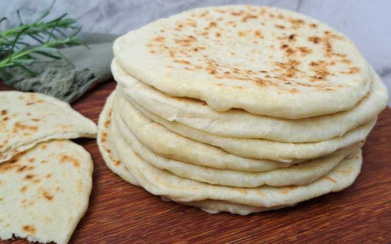 Pão Sírio com Alho e Manteiga