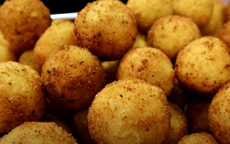 Bolinho Recheado de Mandioca